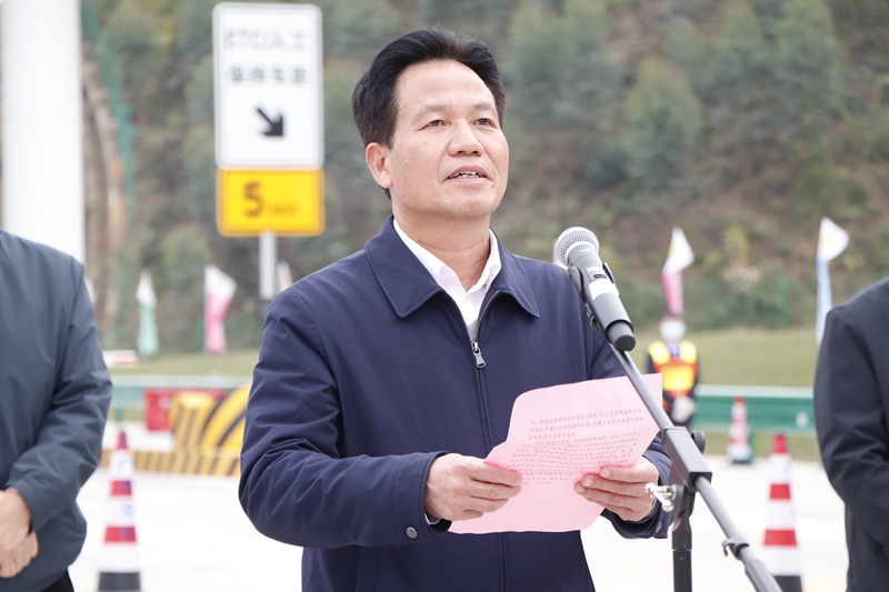 廣西北部灣投資集團(tuán)黨委書記、董事長朱堅和致辭.JPG